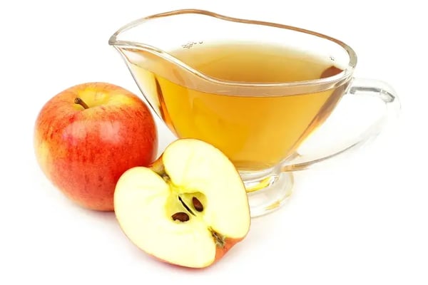 apple-cider-vinegar-white-background