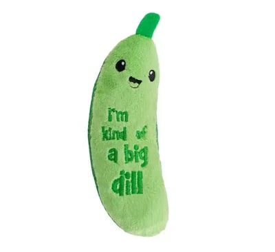 petstages-crunchy-pickle-kicker
