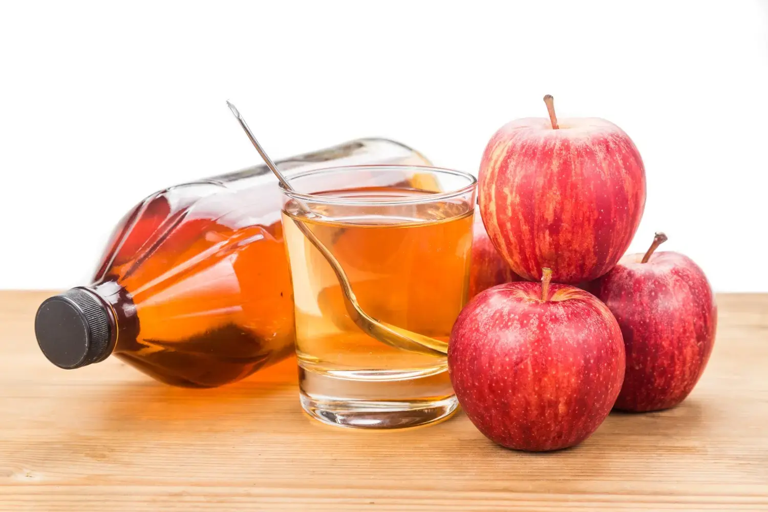 apple-cider-vinegar-for-dogs-feature